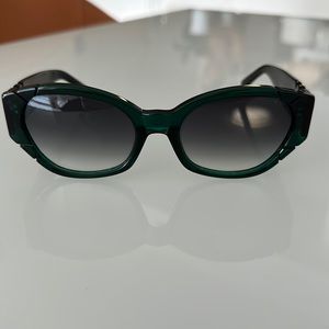 Pared sunglasses. Style diamonds and pearls.